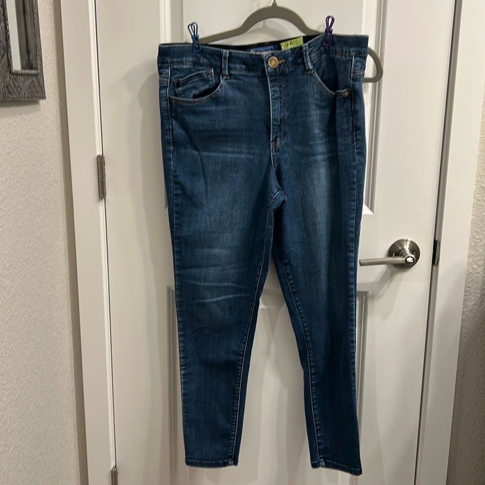 Democracy absolution skinny jeans. Size 14. Great preloved condition.